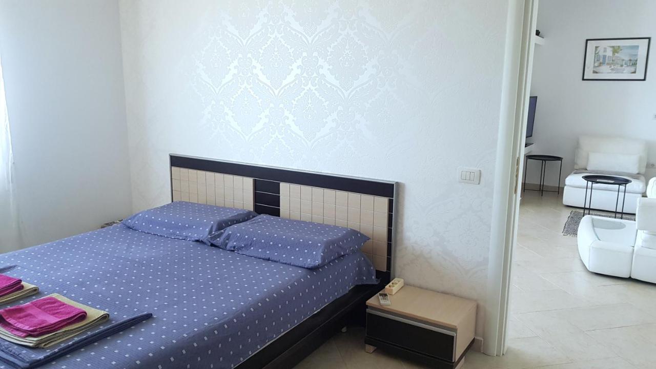 M&I Beach Apartment With Sea View Durres Exterior photo