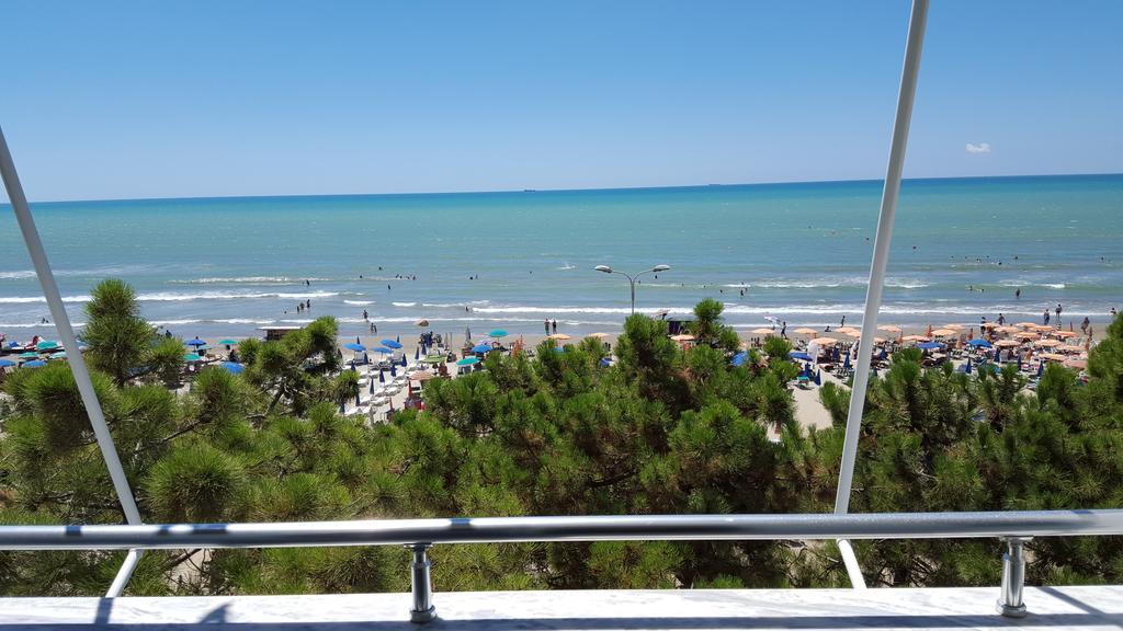 M&I Beach Apartment With Sea View Durres Exterior photo